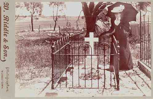 mort_umb.jpg (23384 bytes)