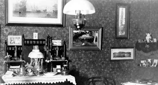Til_room.jpg (22123 bytes)